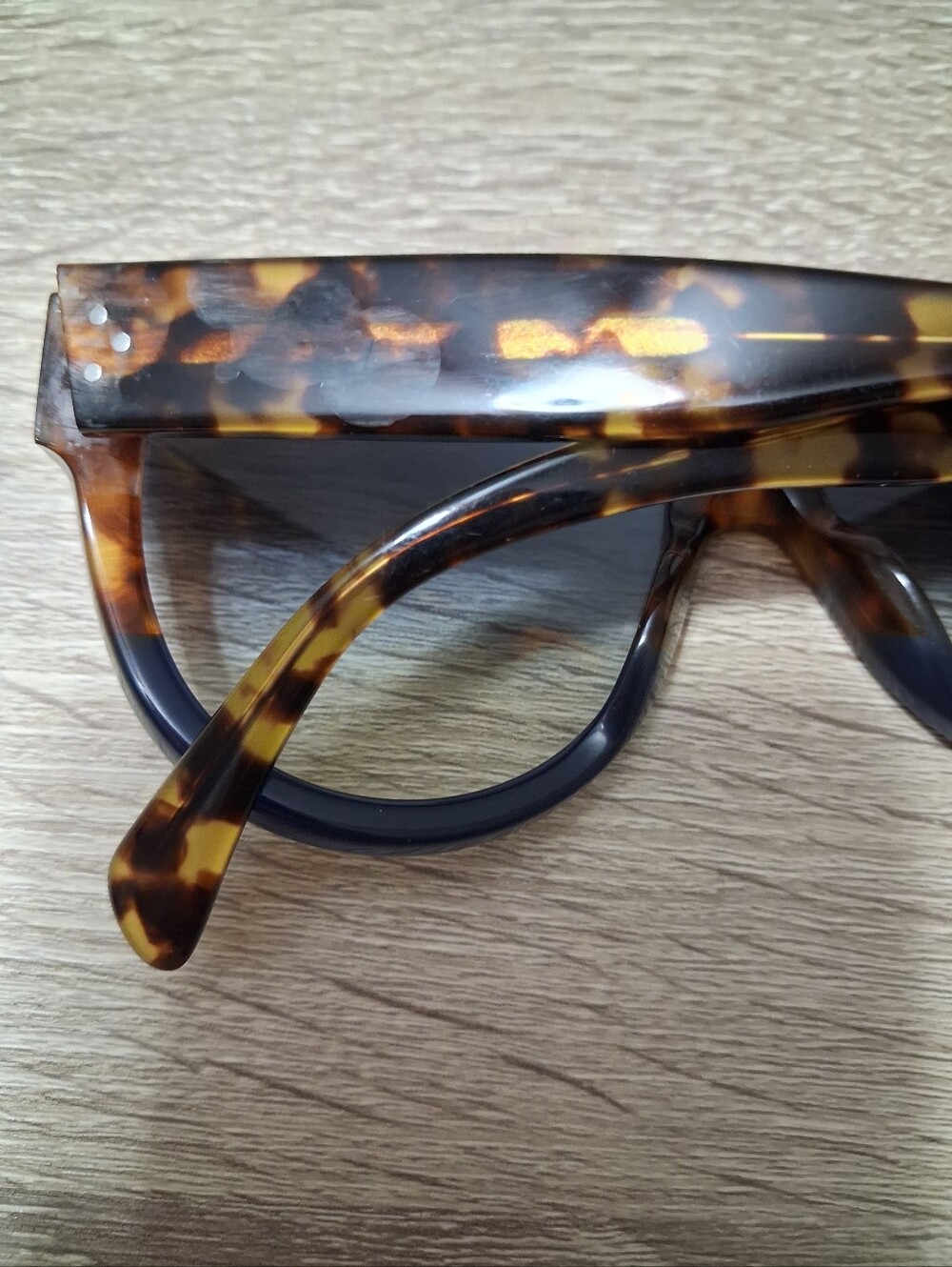 CÉLINE ShadowCL-41026 - Havana and Blue Flat Top Sunglasses - Flawed - Picture 5 of 16